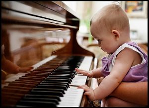 موسیقی و افزایش مهارت های زبانی کودکانموسیقی و افزایش مهارت های زبانی کودکان