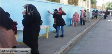 به تصویر کشیدن طولانی‌ترین نقاشی کشور توسط دو هزار کودک در تهران