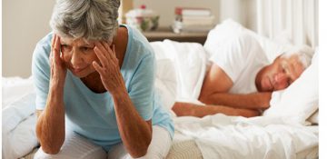 چرا مشکلات خواب در سالمندی افزایش می یابد؟