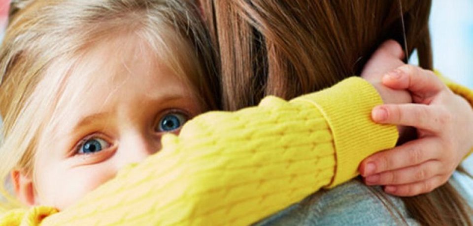 چگونه اضطراب جدایی در کودک را کاهش دهیم؟