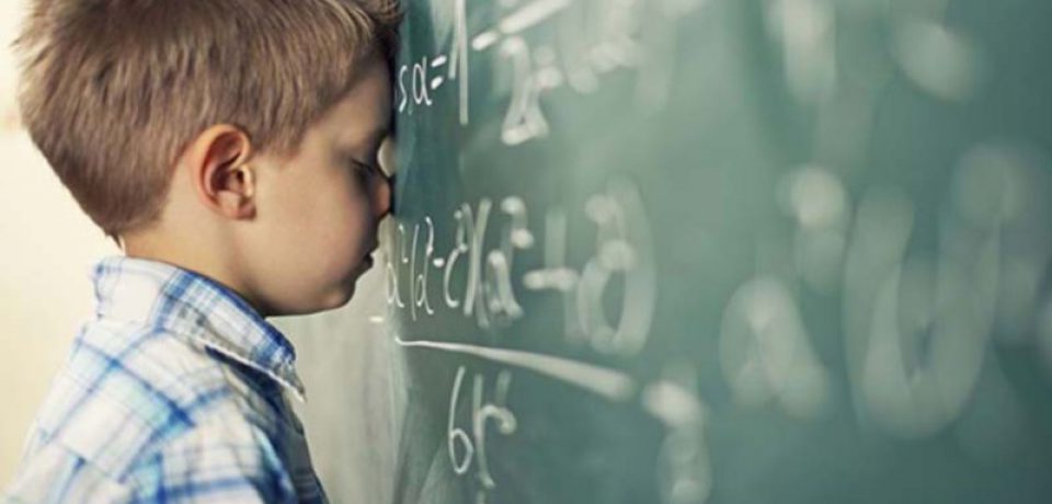 تاکید بیش از حد به یادگیری کودکان زیاده خواهی است