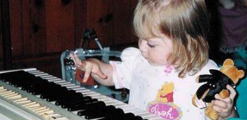 کودکانی که “پیانو” می‌نوازند زودتر زبان یاد می‌گیرند