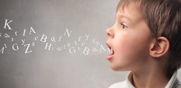 نشانه‌های اولیه برای تشخیص لکنت زبان + راه‌های درمان
