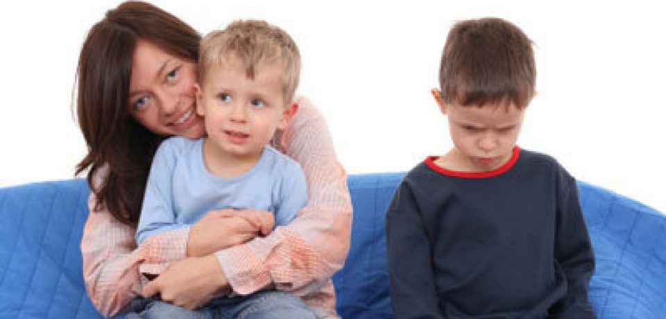 حسادت فرزند اول را درک کنید