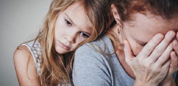 آیا می‌دانید افسردگی والدین سبب افسردگی کودک می‌شود؟