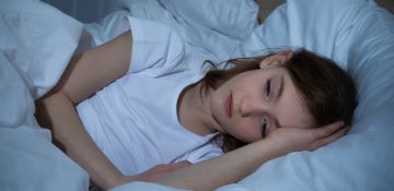 علائم کم خوابی در کودکان دبستانی