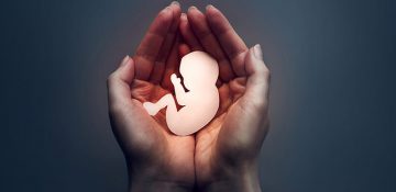 سقط جنین با شغل پدر و سن مادر رابطه مستقیمی دارد.