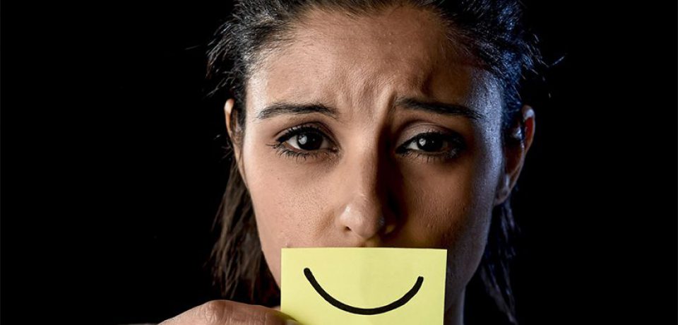افسردگی خندان: علایم خطر و روش های درمان