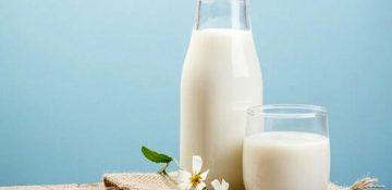 نوشیدن یک لیوان شیر گرم قبل از خواب؛ مفید یا مضر؟