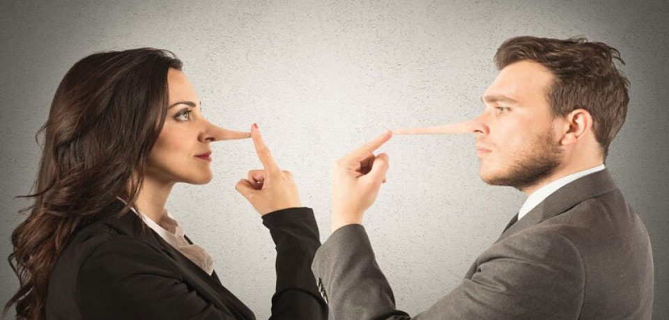 چرا در موقعیت‌های سخت به خود « دروغ » می‌گوییم؟